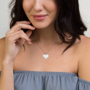 The face of the cat Engraved Heart Necklace